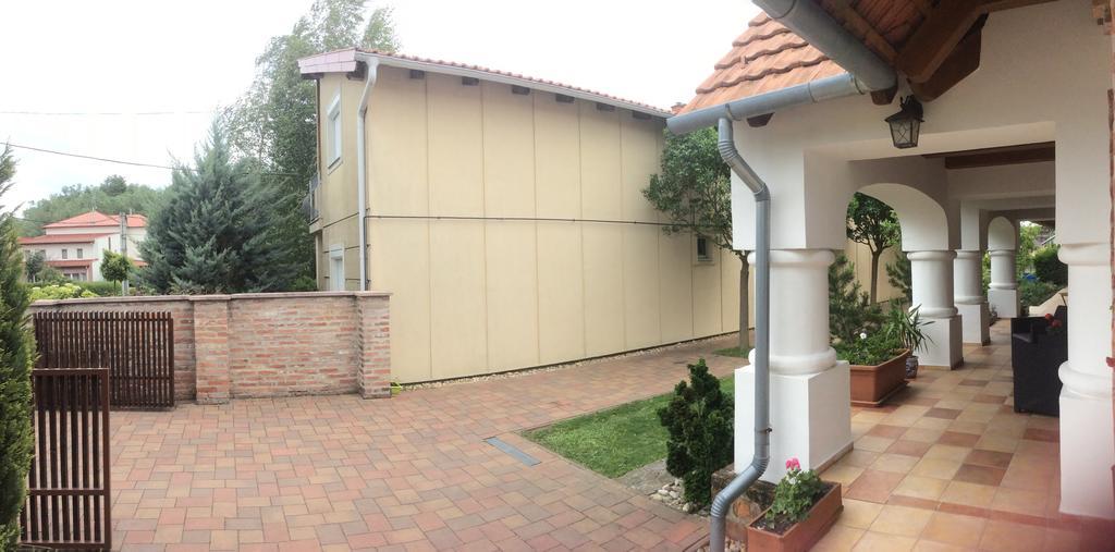 Negy Evszak Apartmanhaz ザラカロシュ エクステリア 写真