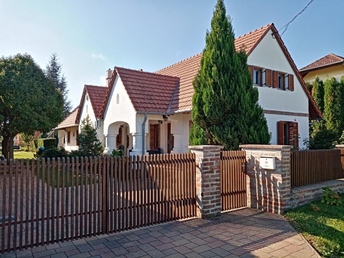 Negy Evszak Apartmanhaz ザラカロシュ エクステリア 写真